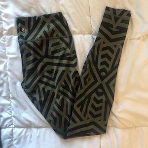 🍋 Lululemon Leggings Green with Black chevron